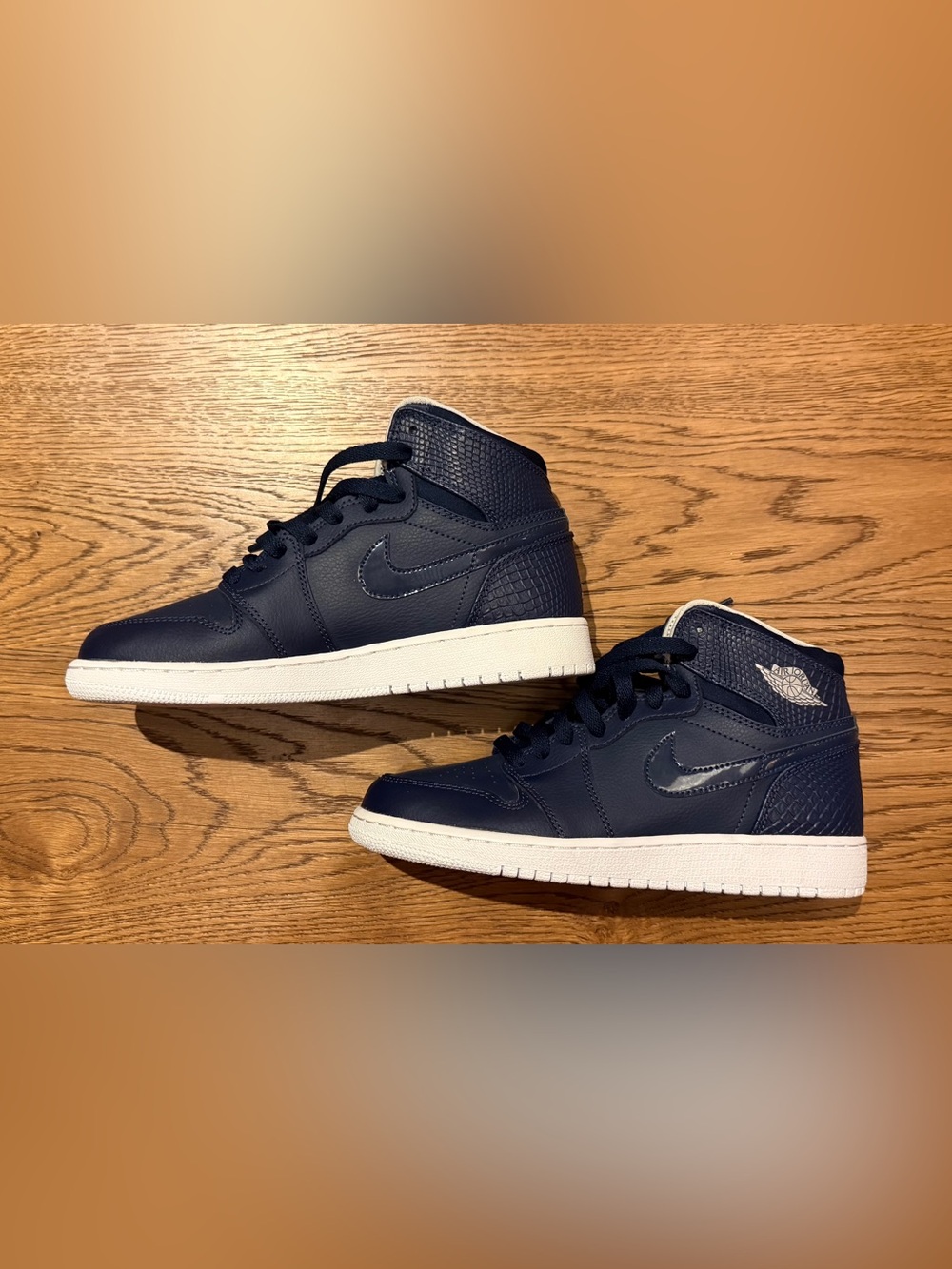 Nike Air Jordan 1 Mid high-tops in Navy